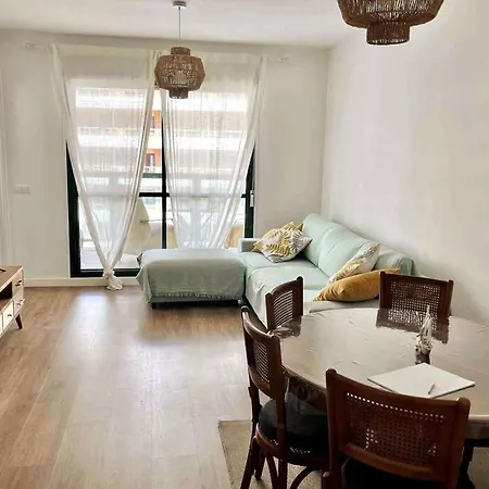 Rent4 Malaga Bajondillo Playa, Piscina & Parking *