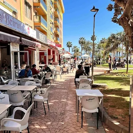 아파트 Rent4 Malaga Bajondillo Playa, Piscina & Parking
