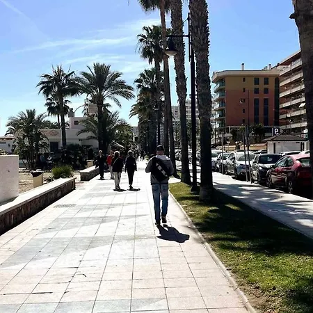 Rent4 Malaga Bajondillo Playa, Piscina & Parking 토레몰리노스
