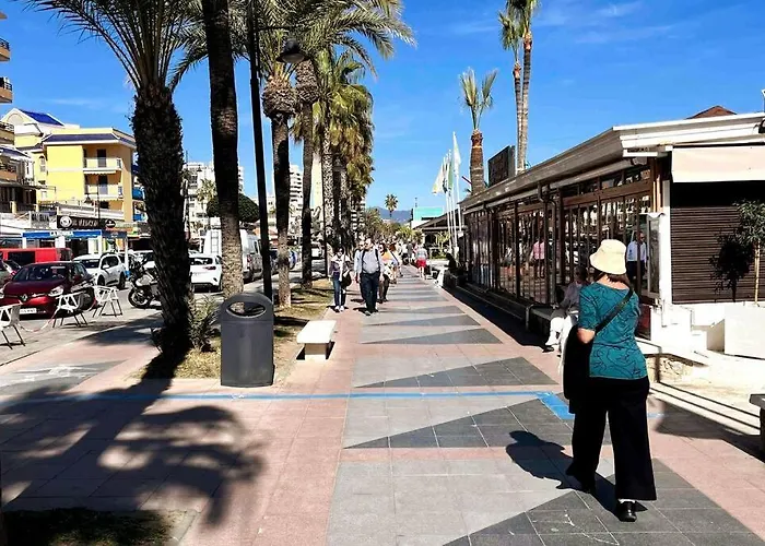 Rent4 Malaga Bajondillo Playa, Piscina & Parking Lejlighed