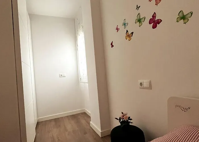 Rent4 Malaga Bajondillo Playa, Piscina & Parking