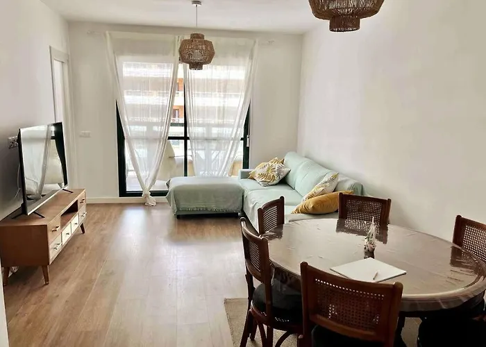 Rent4 Malaga Bajondillo Playa, Piscina & Parking *