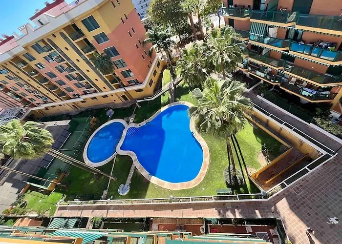 Rent4 Malaga Bajondillo Playa, Piscina & Parking