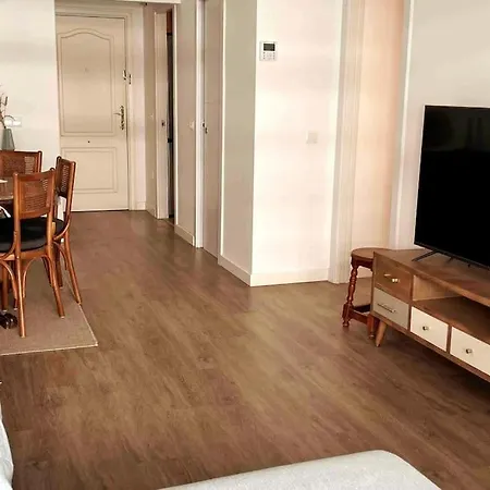 Rent4 Malaga Bajondillo Playa, Piscina & Parking Apartment