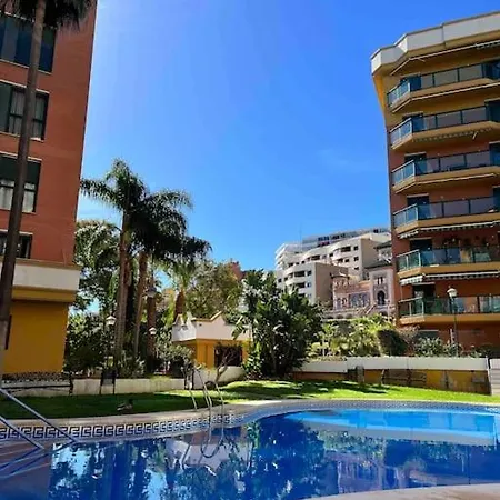 Rent4 Malaga Bajondillo Playa, Piscina & Parking Apartment *