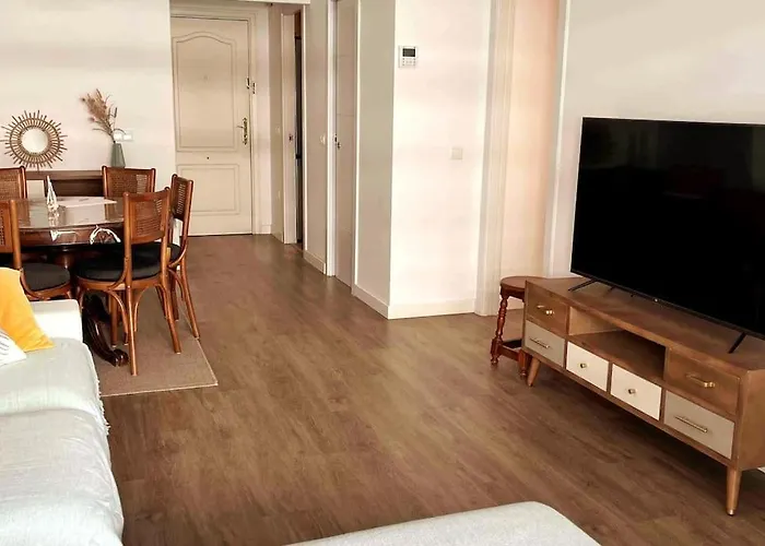 Love Rent4 Malaga Bajondillo Playa, Piscina & Parking Appartement