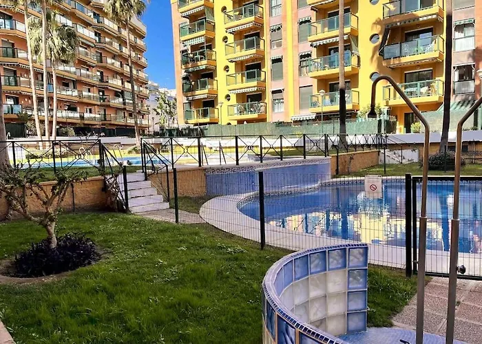 Love Rent4 Malaga Bajondillo Playa, Piscina & Parking
