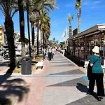 Rent4 Malaga Bajondillo Playa, Piscina & Parking Апартаменты