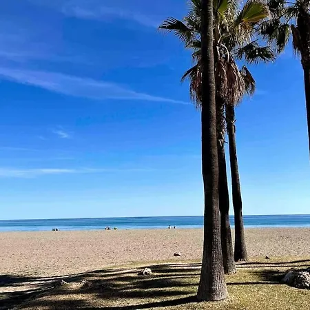 Апартаменты Rent4 Malaga Bajondillo Playa, Piscina & Parking Торремолинос