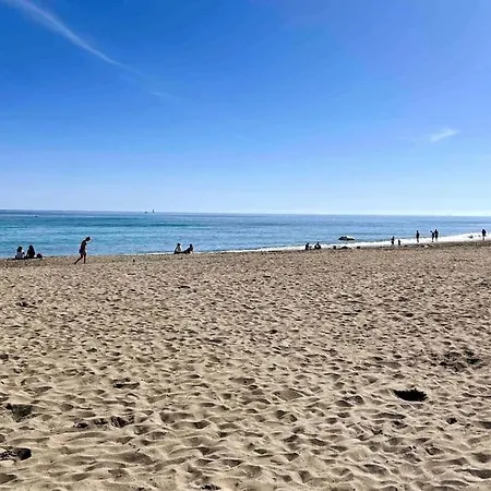 Rent4 Malaga Bajondillo Playa, Piscina & Parking Apartment Torremolinos