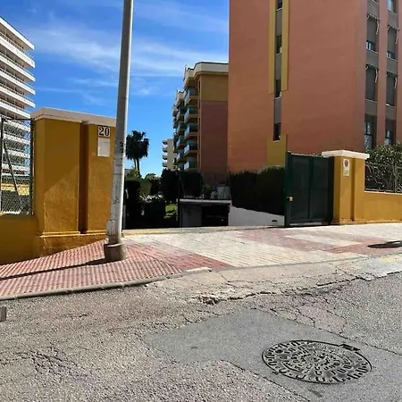 Апартаменты Rent4 Malaga Bajondillo Playa, Piscina & Parking Торремолинос